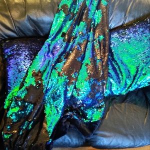 Sequin body pillow and blanket set